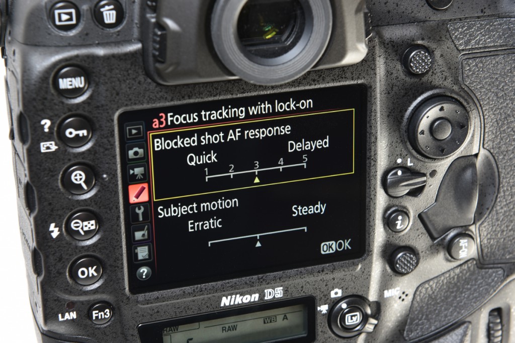 Nikon D5 - Focus tracking with lock on