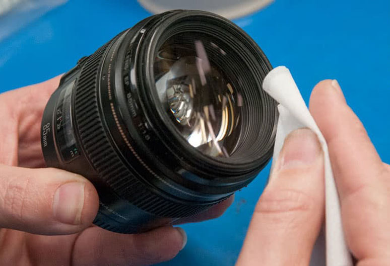 Tips & Tricks | How to clean a lens correctly image